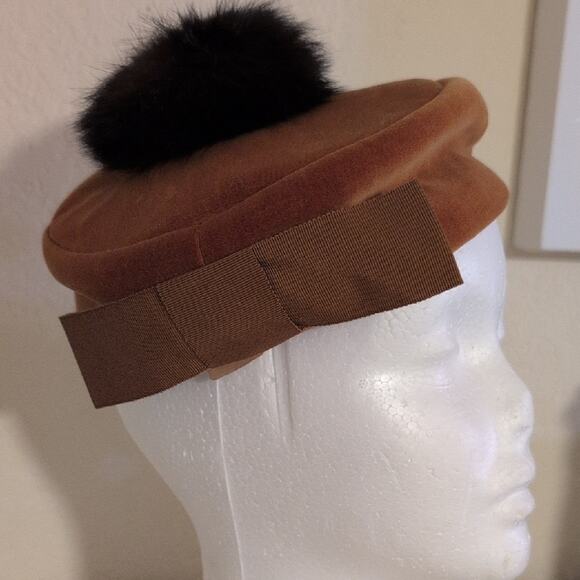 Elegant Vintage Brown/Rust Velour Beret with Black Pom Pom NWT - Picture 2 of 8
